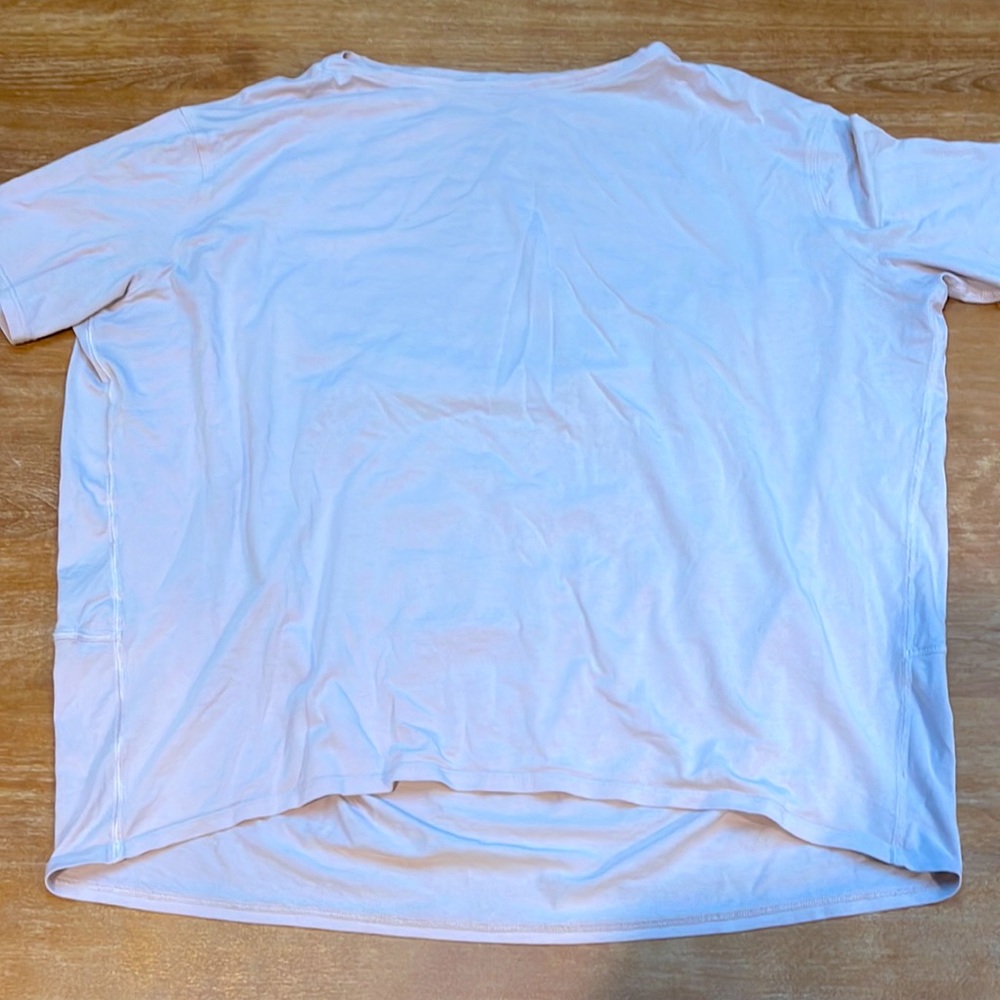 Lululemon athletica Back in Action short sleeve - size 6